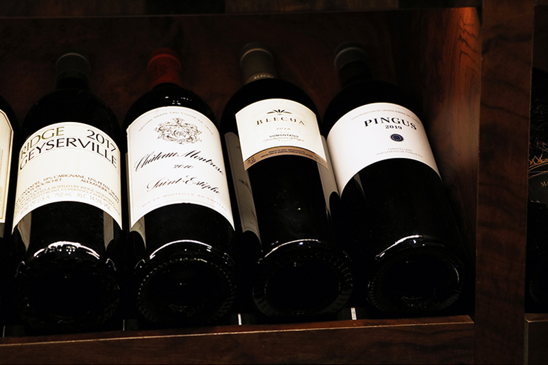 Vino Blecua en la bodega del restaurante Zalacaín. 