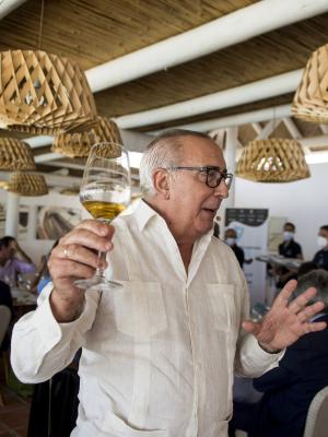 Antonio Flores durante la experiencia de González Byass en el Encuentro de los Mares