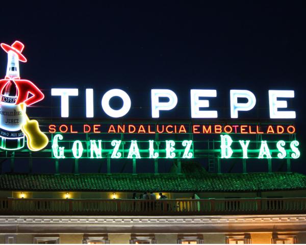 Luminoso de Tío Pepe en la Puerta del Sol de Madrid