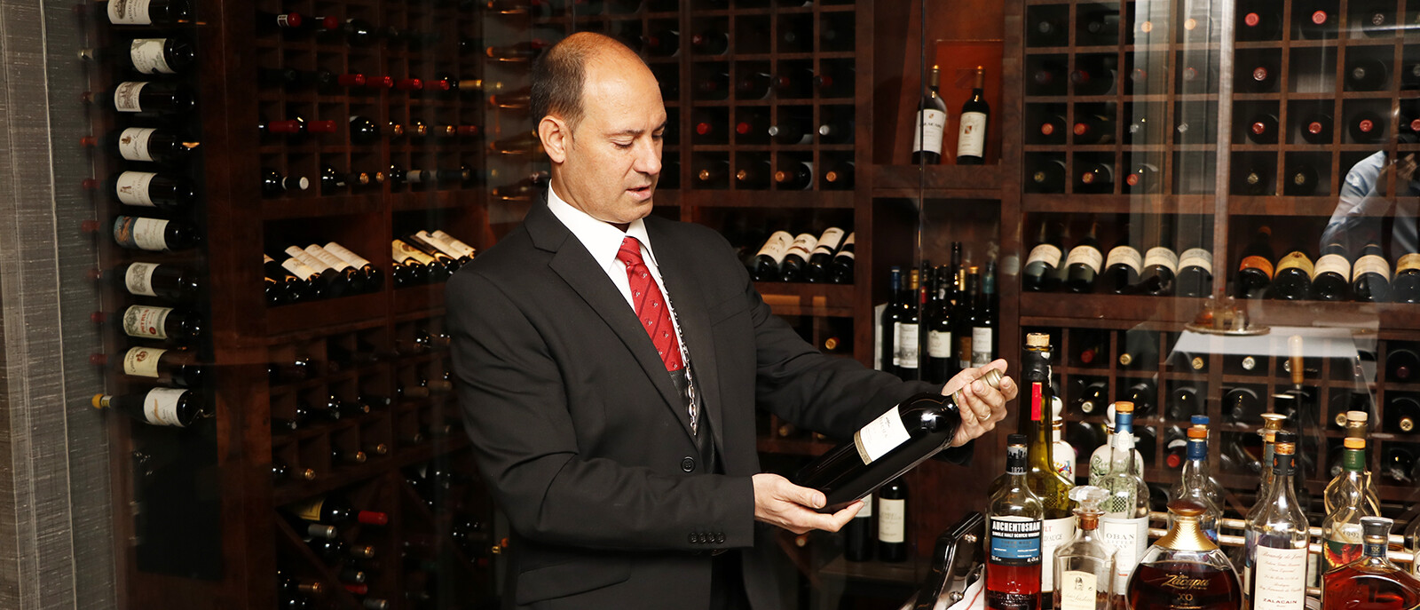 Raúl Miguel. Sumiller restaurante Zalacaín. Blecua