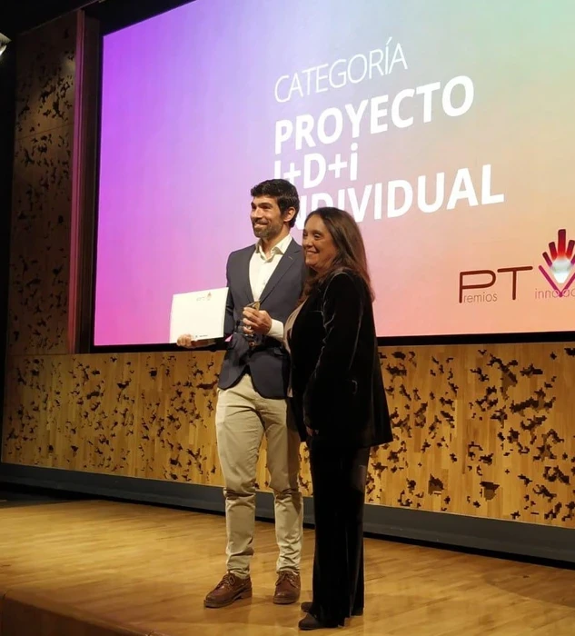 Ricardo Portabales recibe galardón