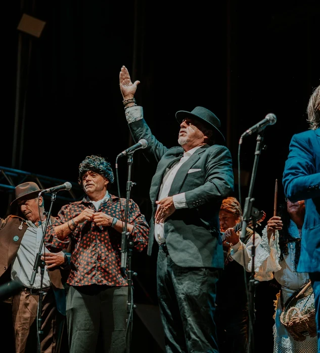 La chirigota de El Selu Tío Pepe Festival Tío Pepe Comedy Veranea en la bodega